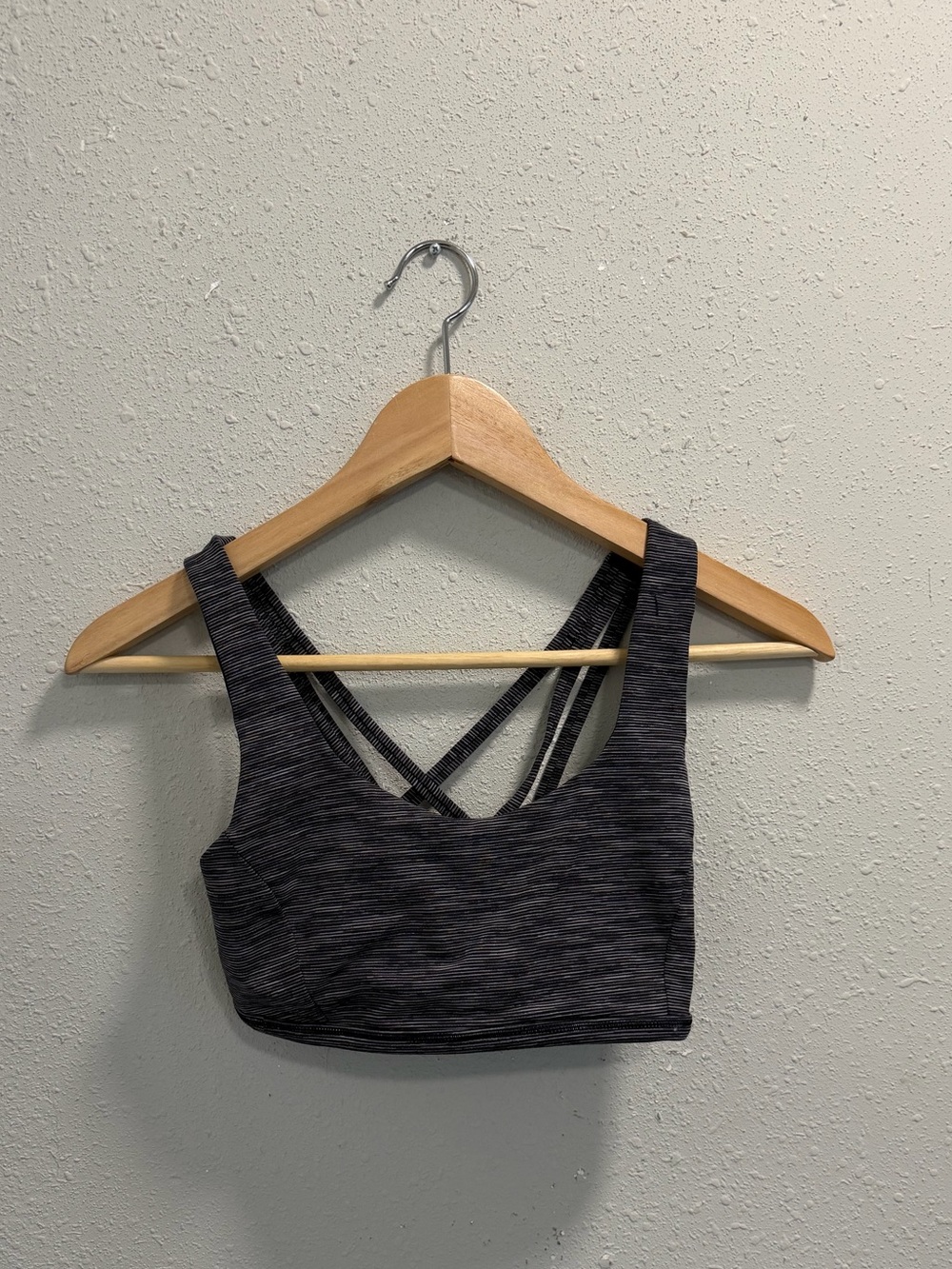 Lululemon gray size 6 sports bra